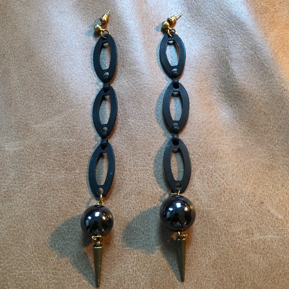 Black and gold spike earrings - Picture 1 of 5